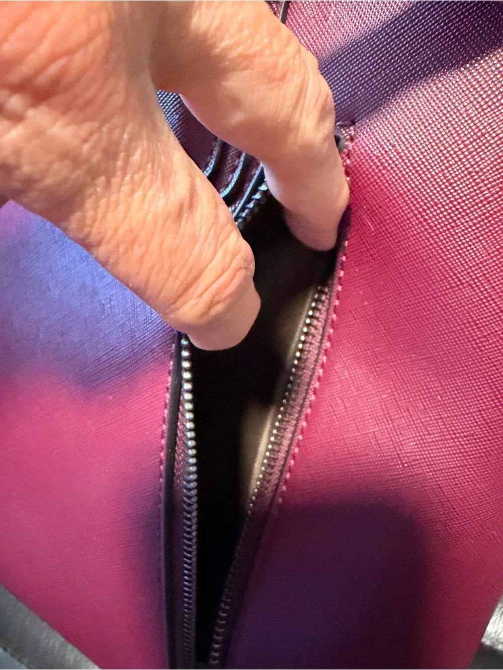 Women's Structured Tote Bag in Burgundy
